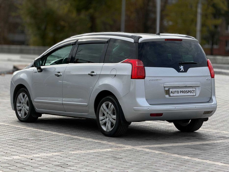 Peugeot 5008 2013p