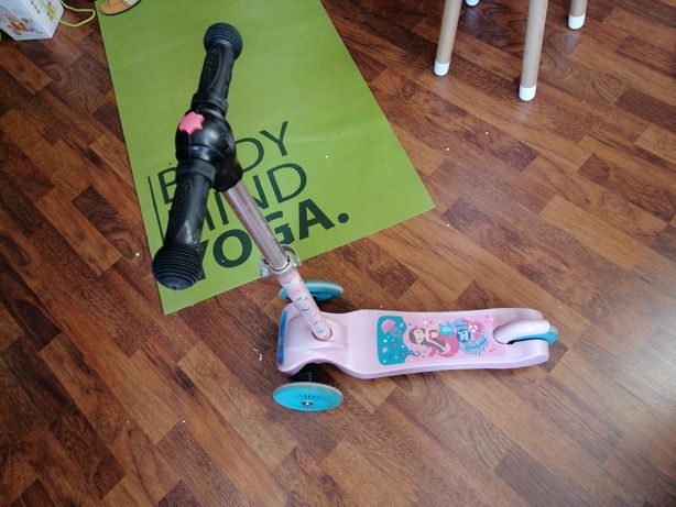 Самокат scooter barbie mi-duo розовый для маленькой девочки мальчика
