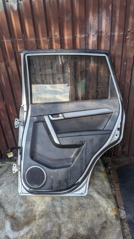 Задні праві двері chevrolet captiva c100