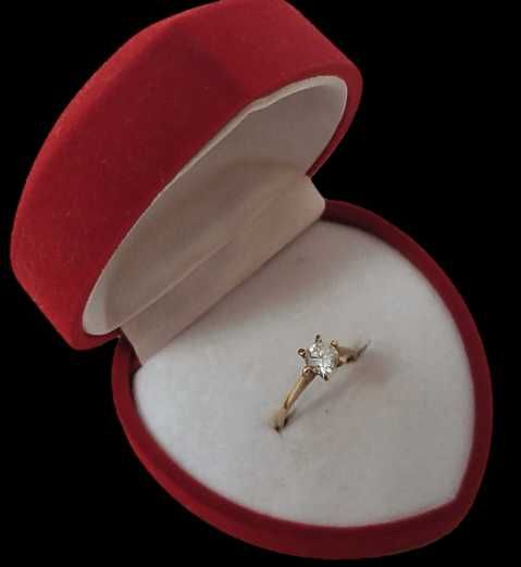 Śliczny złoty damski pierścionek Próba 375 Waga 1,57 G Rozmiar 11