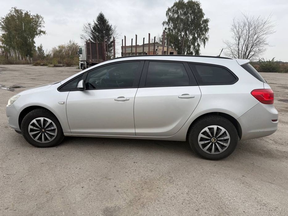 Продам opel astra j можна під виплату