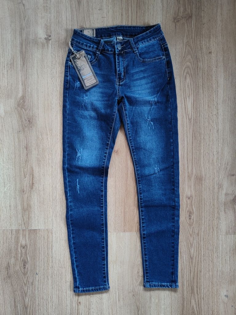 Jeansowe spodnie rurki nowe z metką