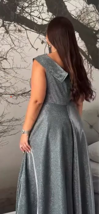 Продам сукню красивого блискучого сірого кольору