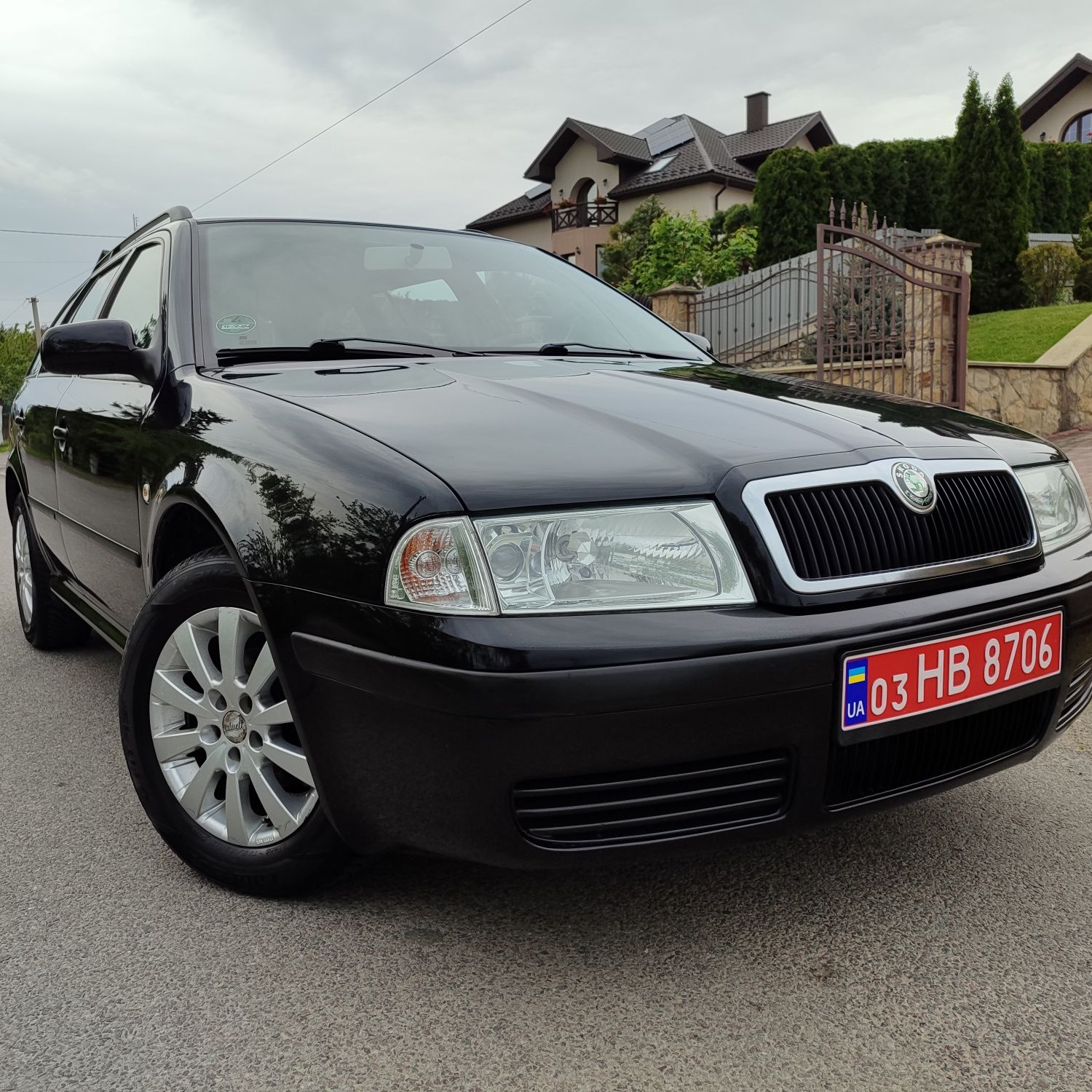 Продам свіжопригнану Skoda Octavia Tour 4750.