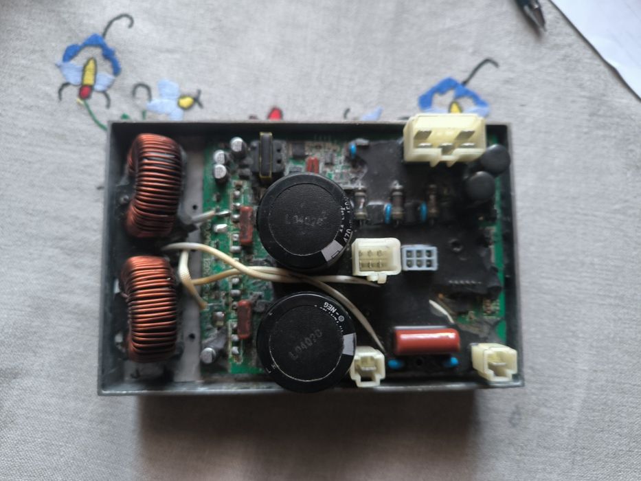 Продам плату для інверторного генератора. Не працює.