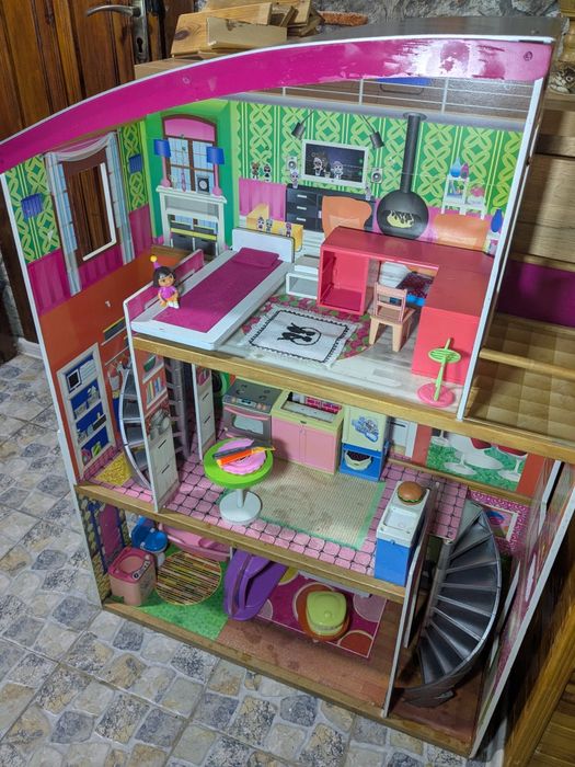 Продам детский кукольный домик