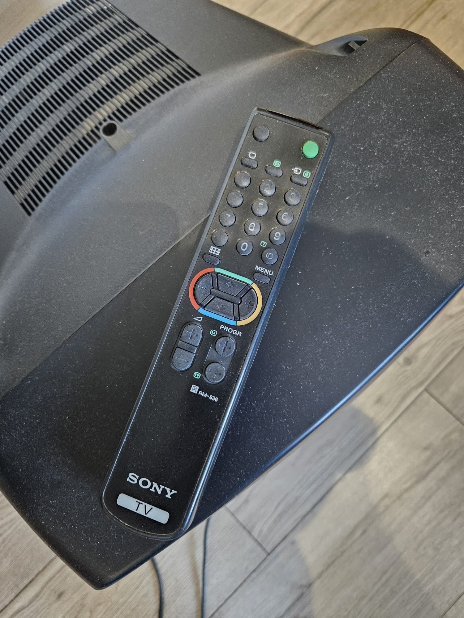 Sprzedam TV Sony TRINITRON RETRO z oryginalnym pilotem