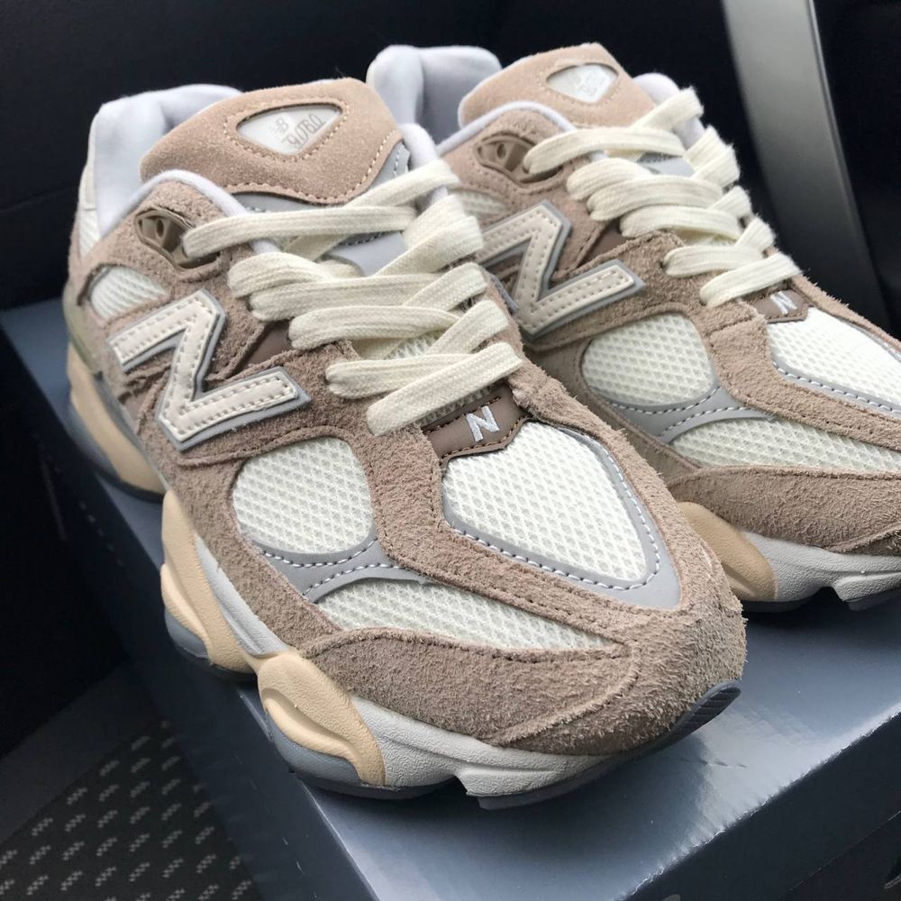 Жіночі кросівки нюбеланс бежеві з білим New balance 9060 beige white