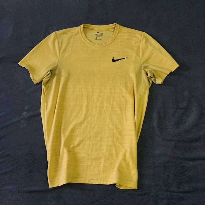 Спортивная футболка nike желтого цвета M
