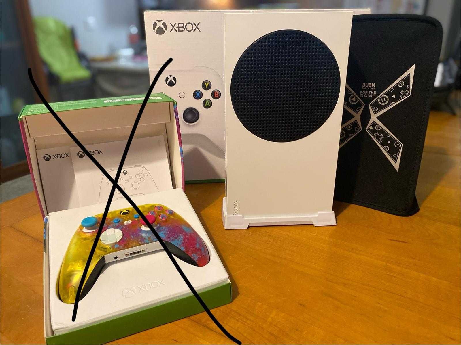 Xbox Series S + base apoio e capa