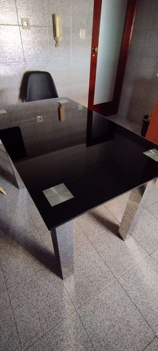 Mesa de cozinha em vidro
