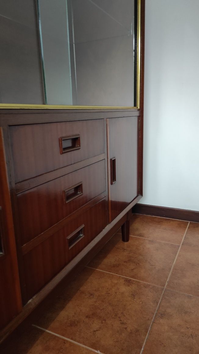 Vitrine/Louceiro