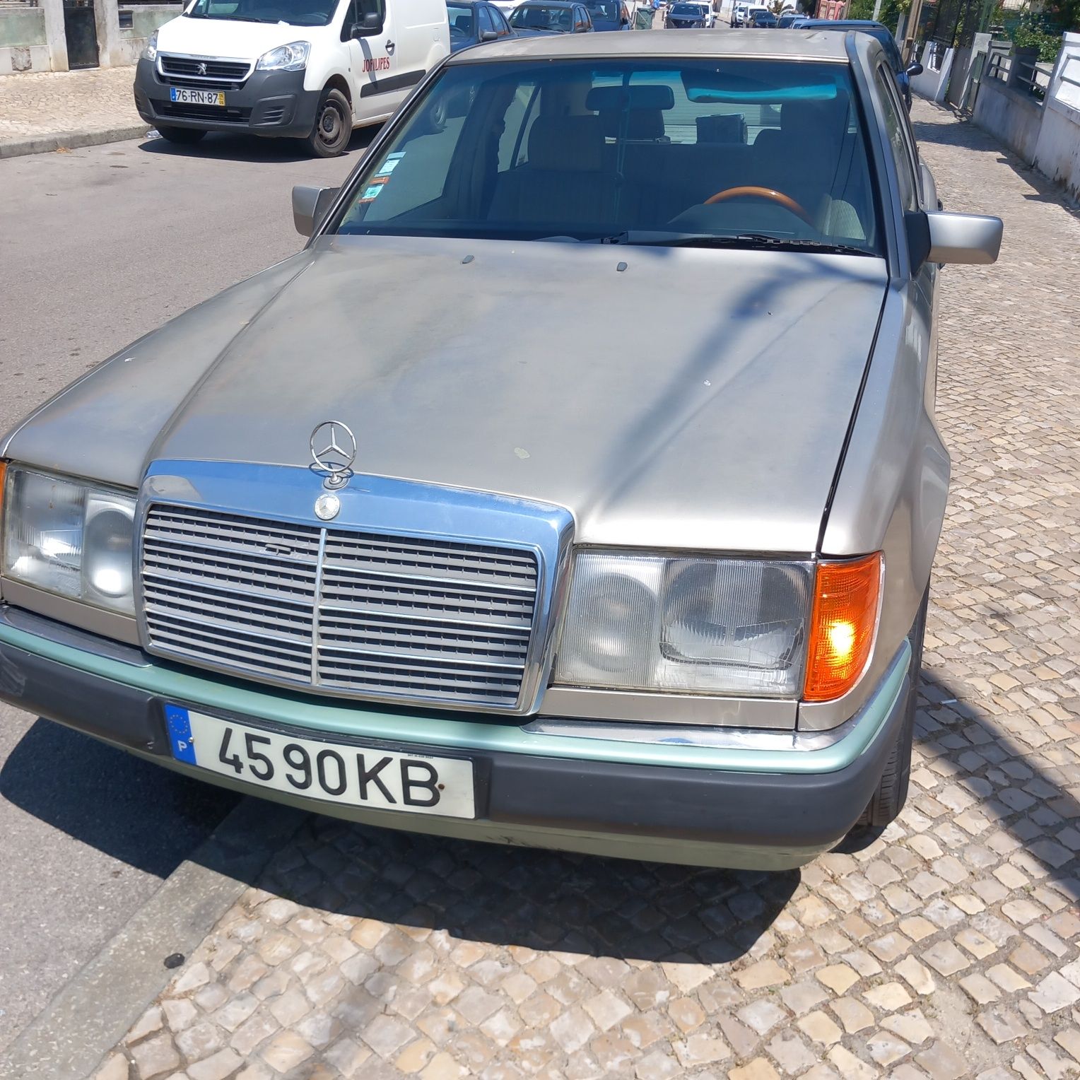 Mercedes 200d em bom estado