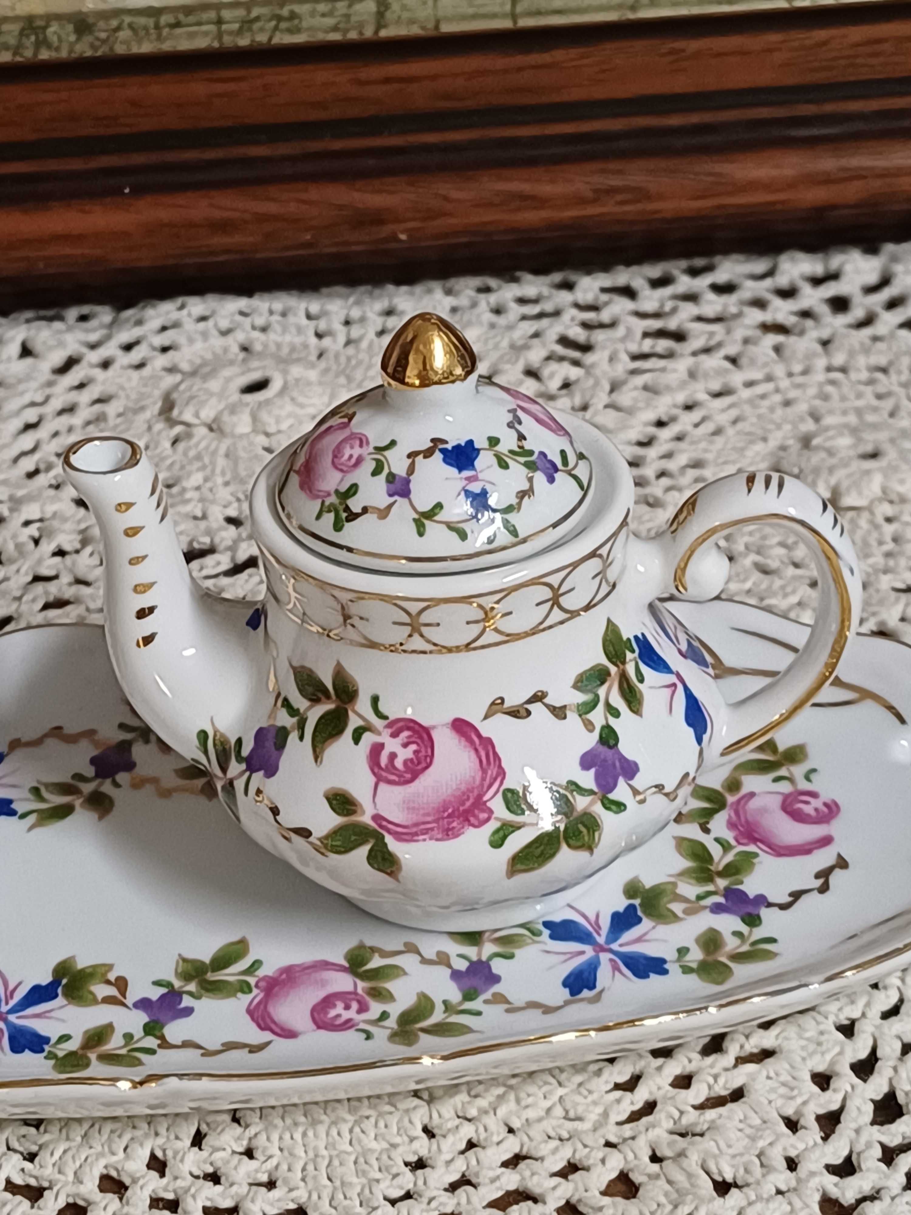 Zestaw na tacy miniaturka porcelana kolekcjonerska (P.3557)