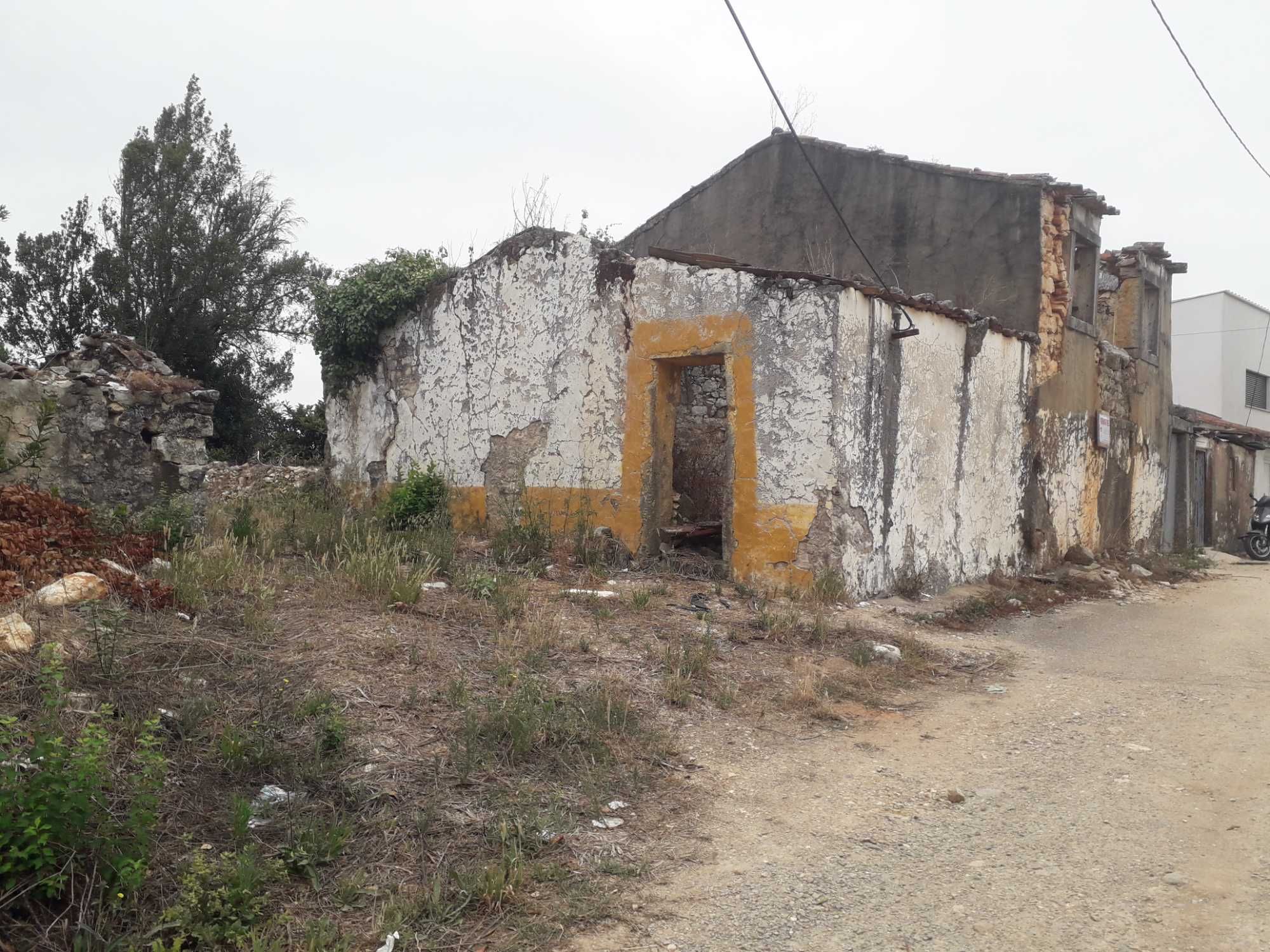 Casas em ruínas em casal víegas ansiao