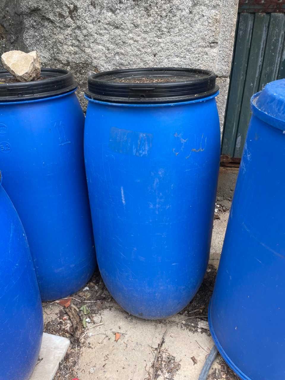 Barricas de plastico 200 litros.