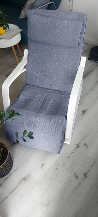Krzeslo bujane z rozkładanym podnóżkiem