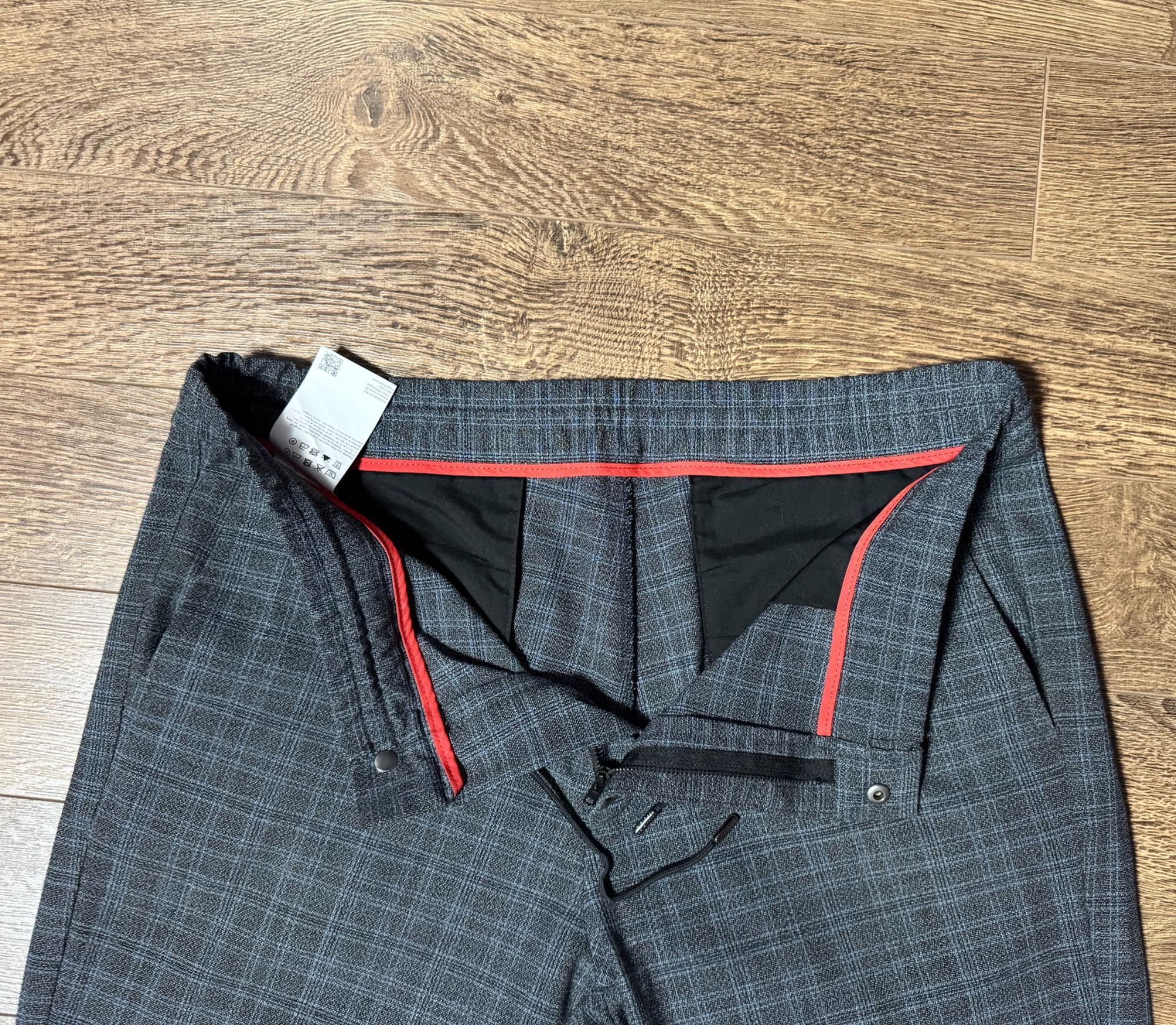 Джогеры Hugo Boss .