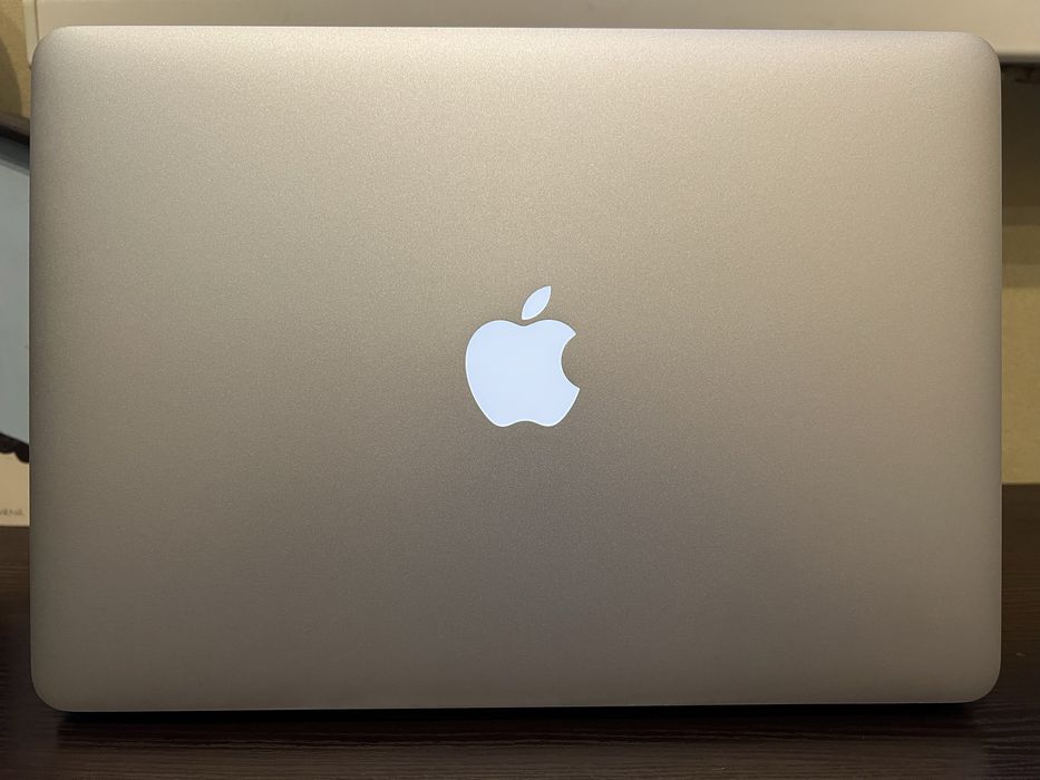 Ідеальний MacBook Air 13 A1466, i7 2.2ГГц, 8/256Гб, БАТАРЕЯ до 9 годин