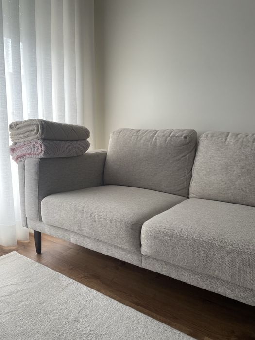 Sofa de 3 lugares com chaise longue Gato Preto