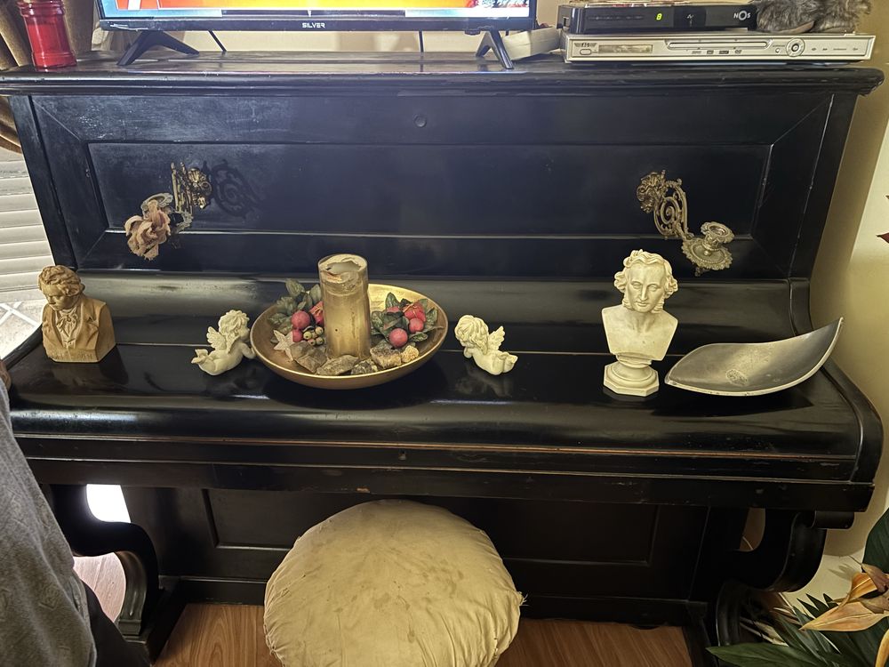 Piano Boisselof antigo