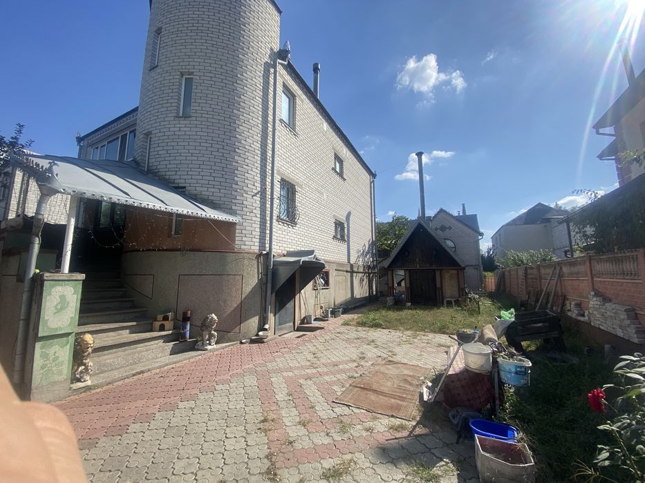 Продам будинок в Броварах р-н.Інтернат
