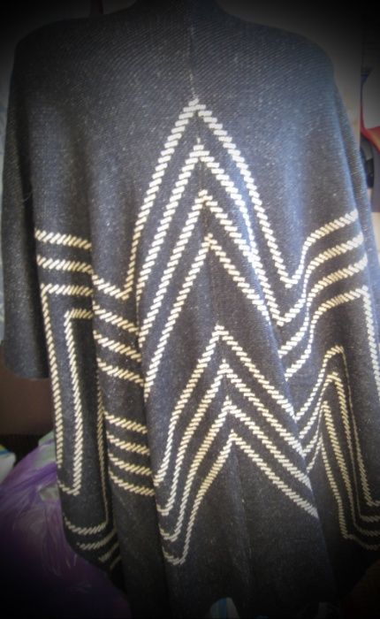 Пончо с геометрическим рисунком ёлочка