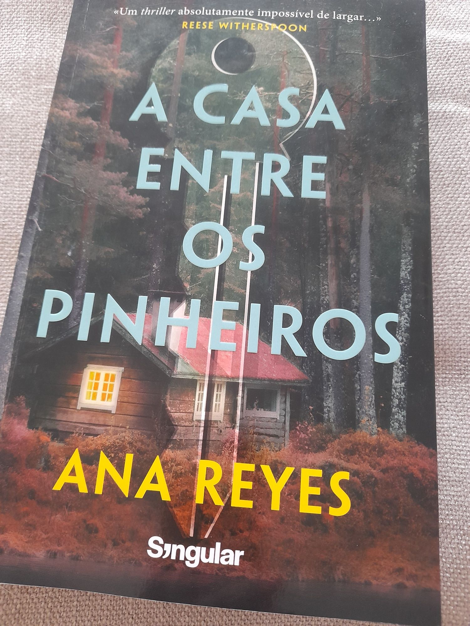 A casa entre os pinheiros - Ana Reyes