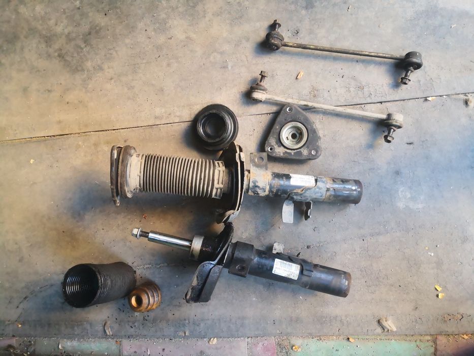 Комплект передних амортизаторов ford focus 3