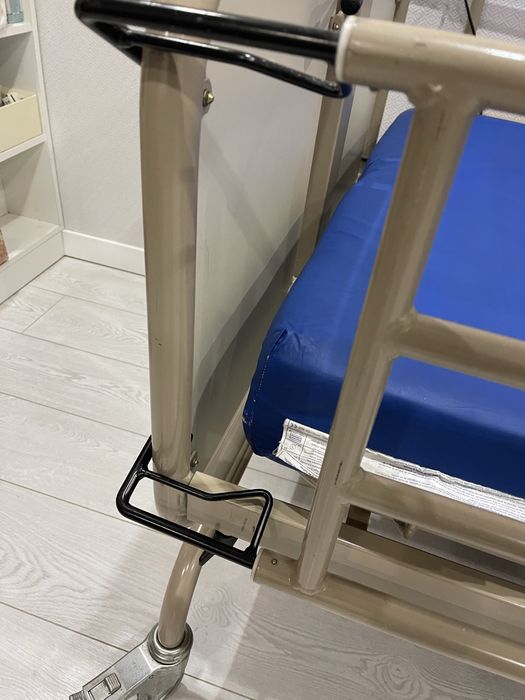 Кровать для лежачіх людей