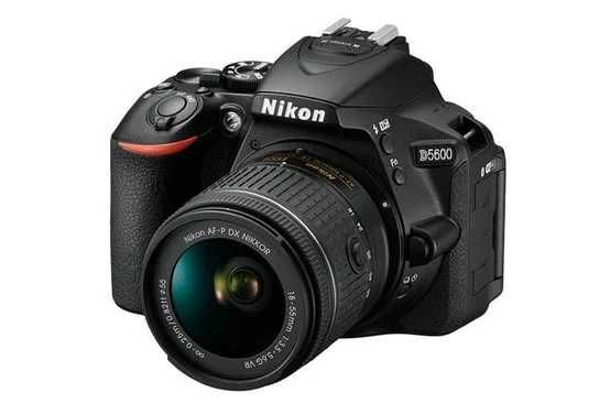 Aparat Nikon D5600 jak nowy +(Obiektyw 18-140mm) + torba (2 akum.)