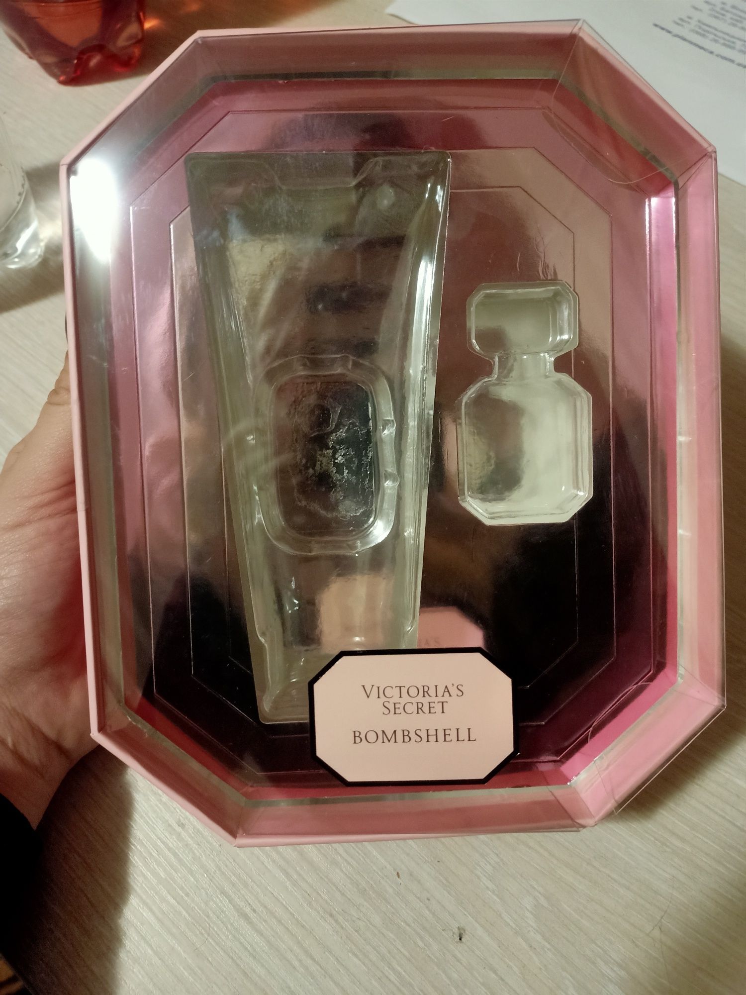 Коробочка від Victoria's Secret