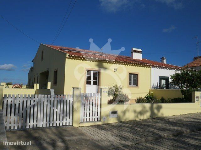 Moradia Bifamiliar Com Projecto Para Lar