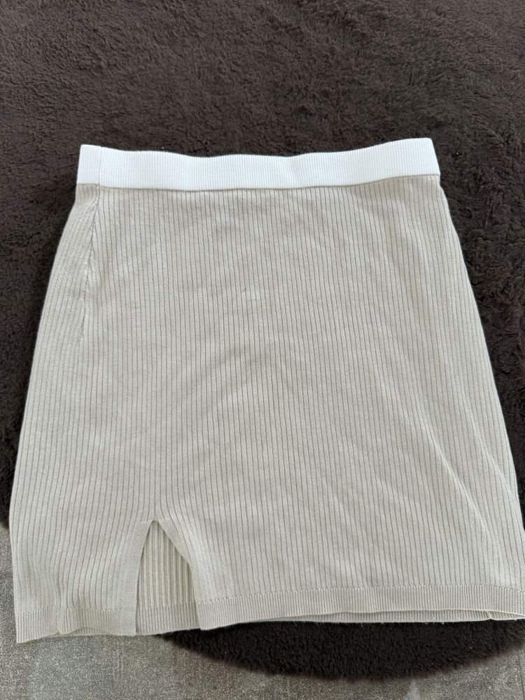 Spodnica mini kremowa