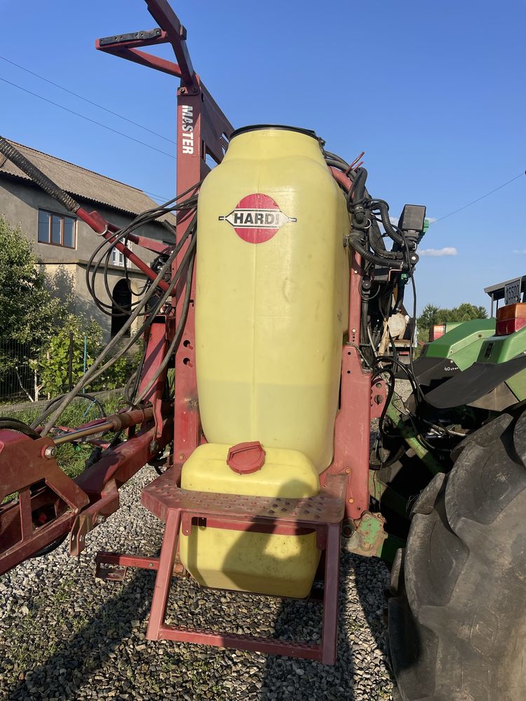 Навісний гідравлічний обприскувач нового покоління Hardi Master 1000л.