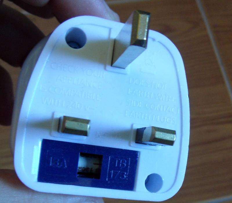 Adaptador tomada EU para Reino Unido