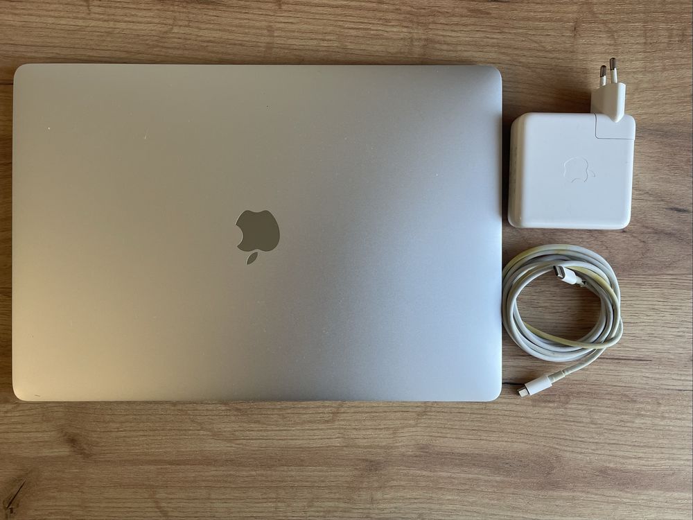MacBook Pro 15” (Late 2016) | 16GB RAM | i7 | 9500 грн