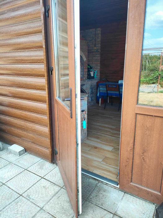 Гарний дачний будинок. Мачухи.