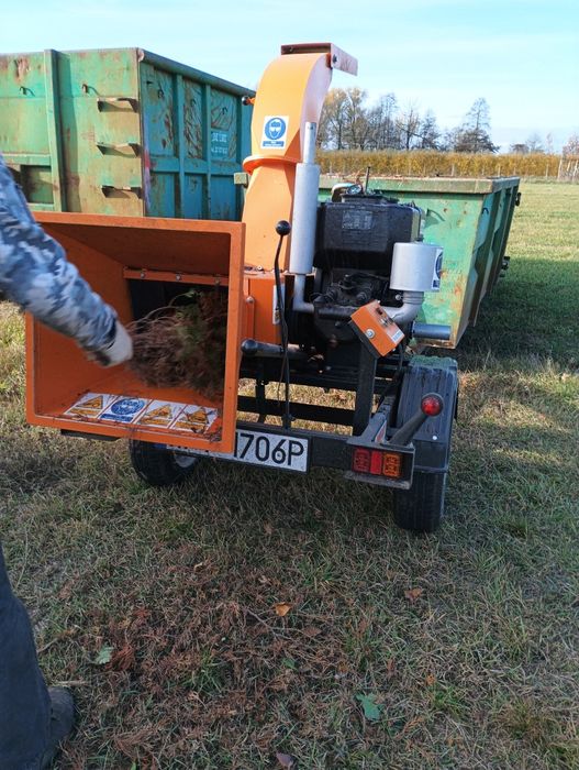 Ogrodnicze wycinka drzew samosiejow, zrębkowanie rębakiem.