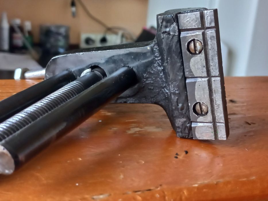 Тиски поворотные  слесарные 60 мм СССР