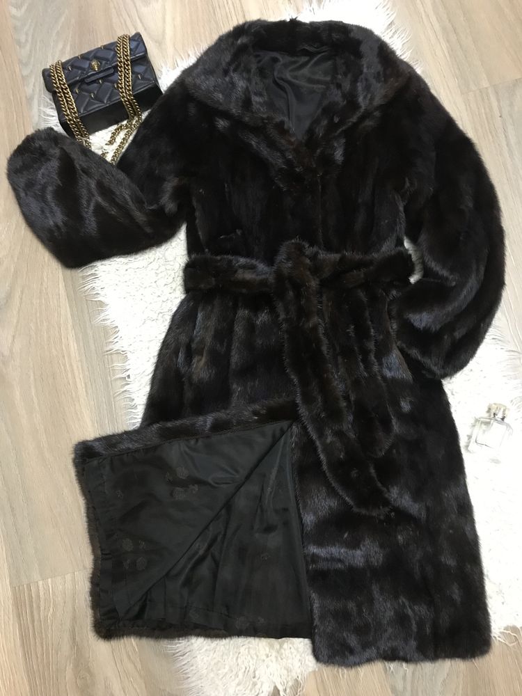 Очень срочно!Продам норковую шубу Saga mink, чёрный шоколад.