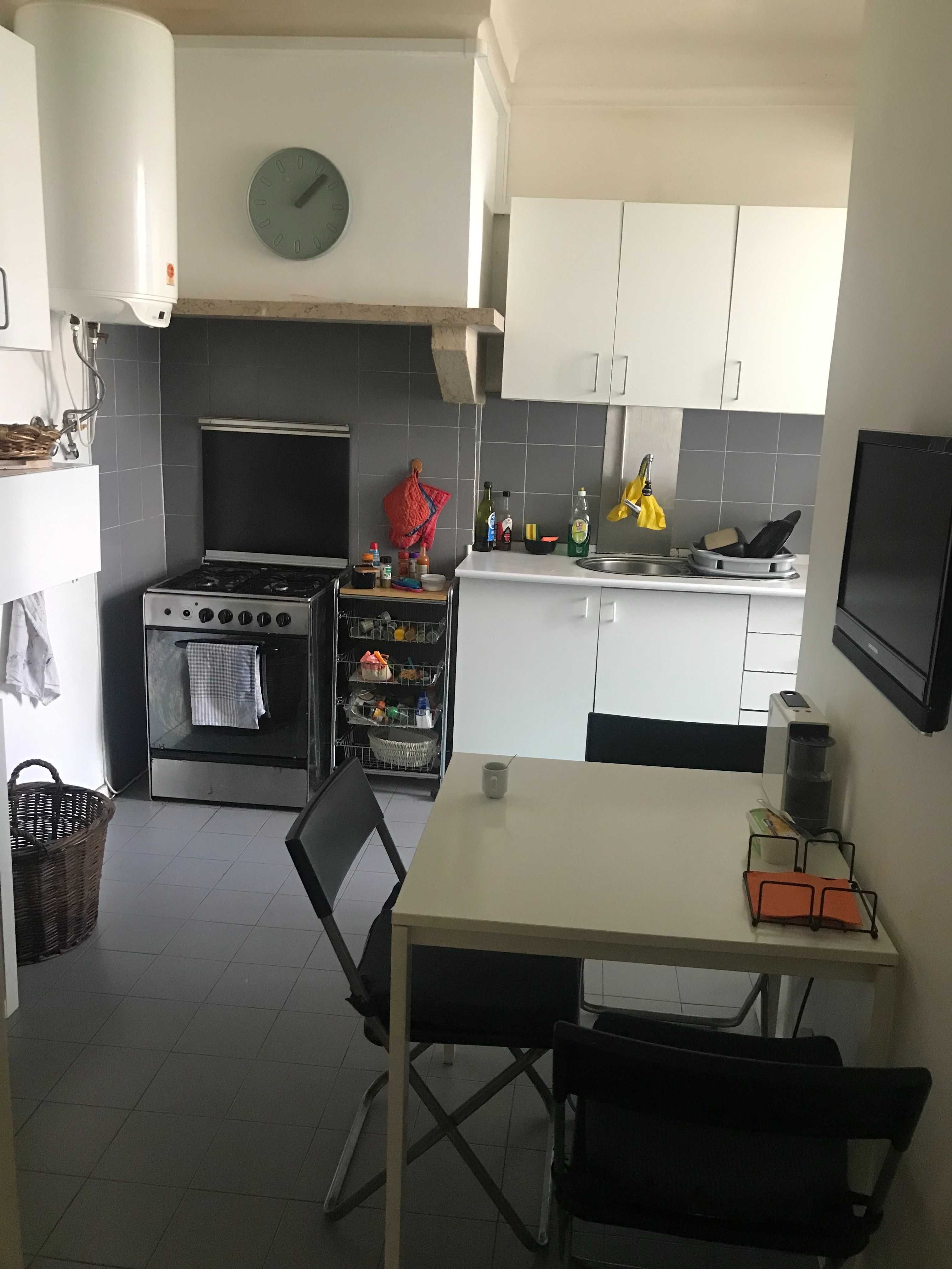 Alugo quarto em casa em Alvalade