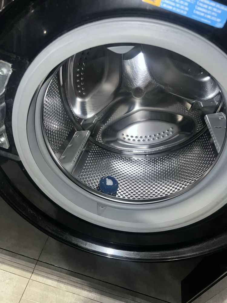 Pralka czarna indesit BWE 71452X