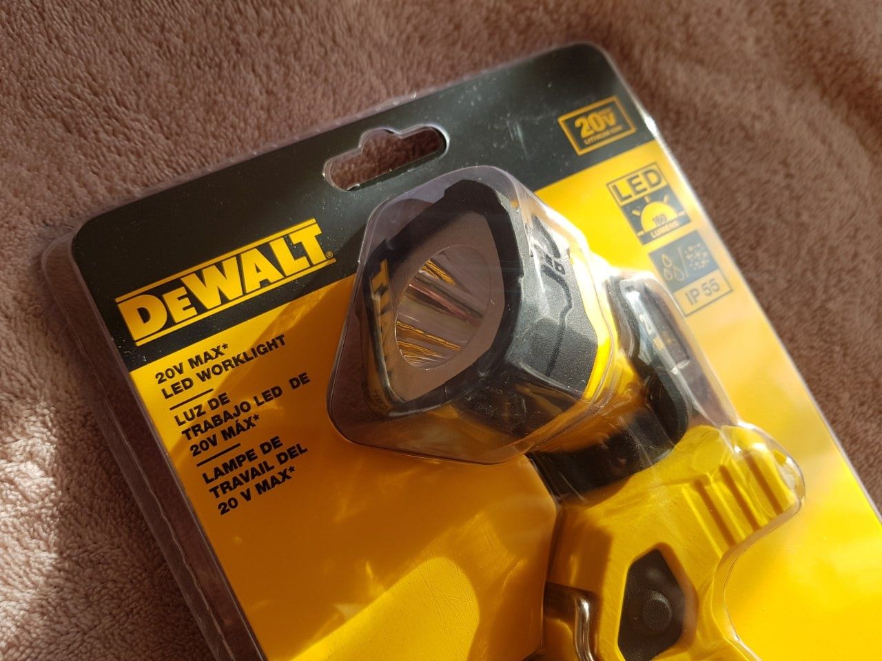 Аккумуляторный фонарь DEWALT DCL044 20V