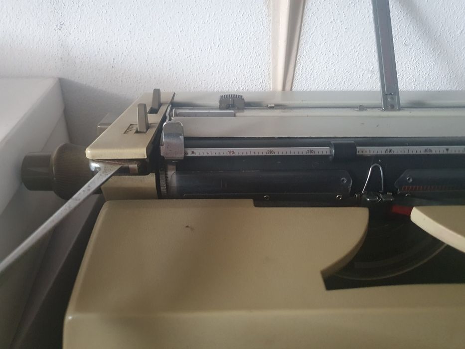 Máquina de escrever antiga Imperial