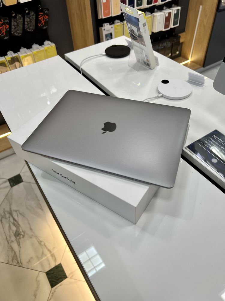 НОВЫЙ/ЗАПЕЧАТАННЫЙ MacBook Air 13" M1 2020 8/256Gb (899$) Space Gray