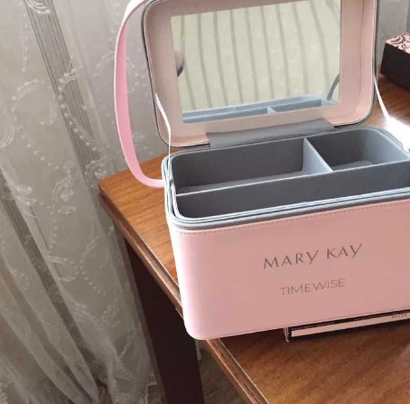 продам Набор из 2-х косметичек Мери Кей Mary Kay