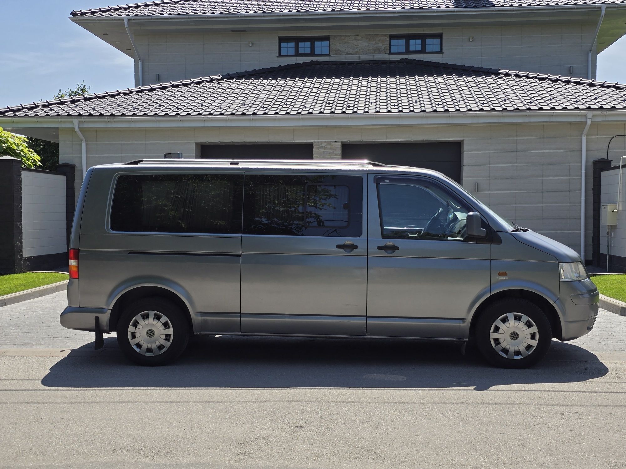 Продам Volkswagen Caravelle 9 мест