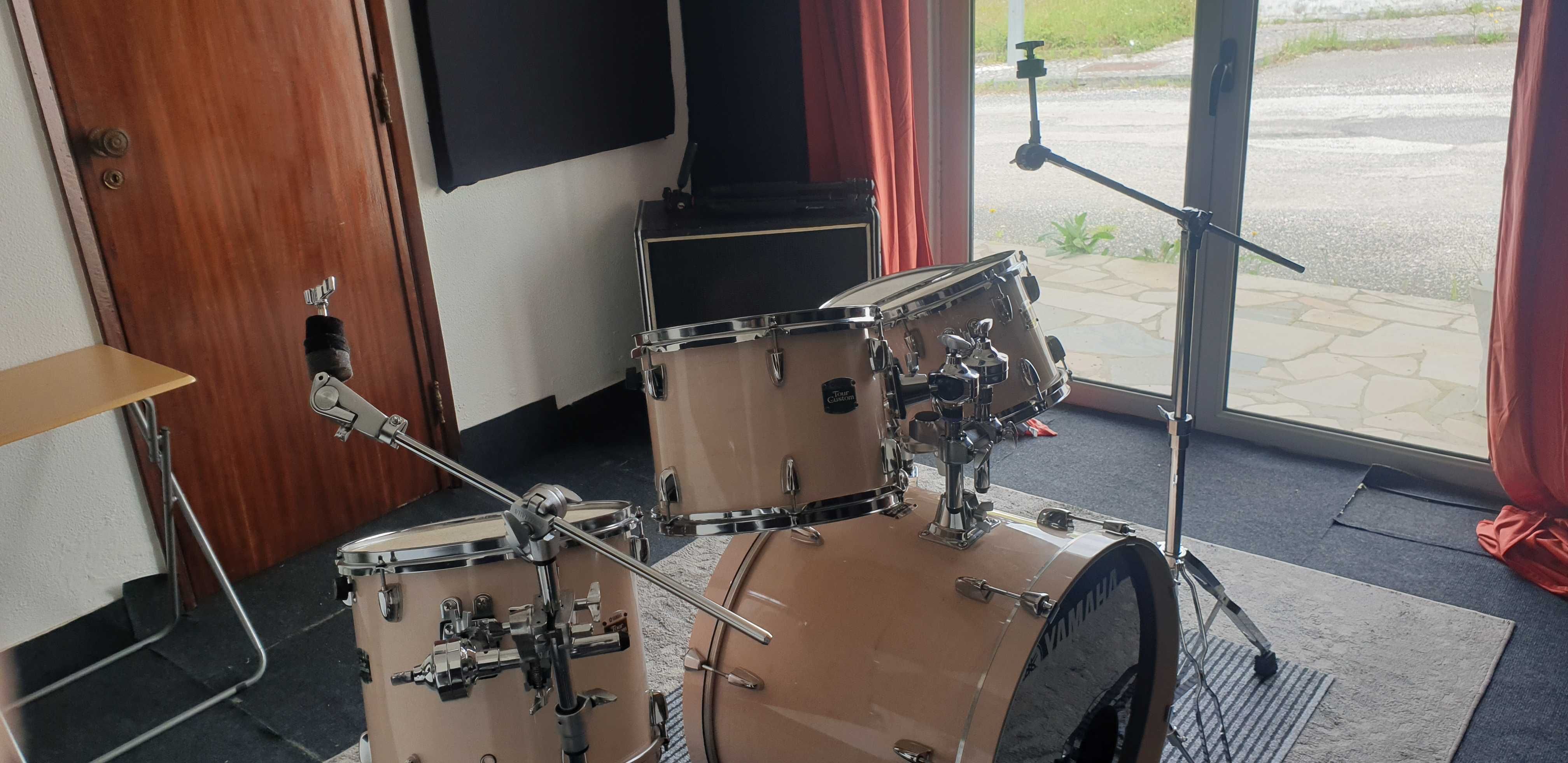 Bateria Yamaha Tour Custom Air-Seal Maple Shell 22"