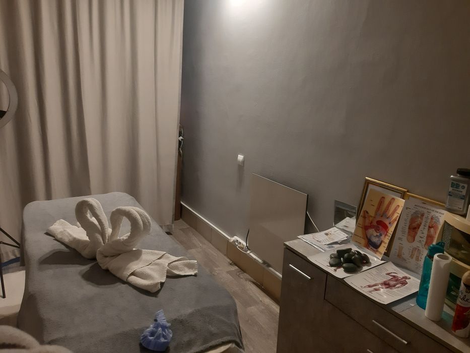 Класичний, спини, всього тіла, шия і Антицелюлітний масаж для жінок